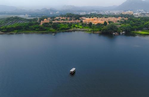 Lake Swaroop Sagar Hostel | Footprint By The Lake