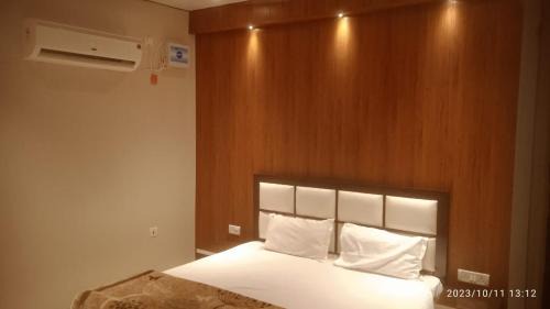 Sultanpur Hostel | GOLDEN PLAZA BANQUET