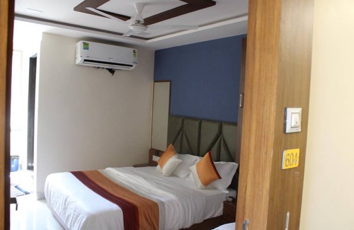 Sabarmati Hotel | Hotel ∙ 1 guest