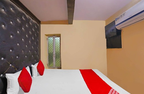 Allahabad Hotel | Hotel ∙ 3 guests