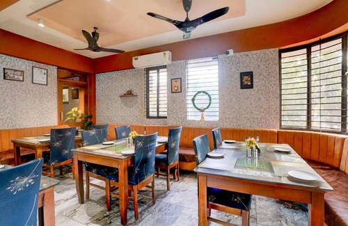 Gandhinagar Hotel | Hotel ∙ 3 guests