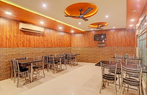 Gorakhpur Hotel | Hotel ∙ 3 guests