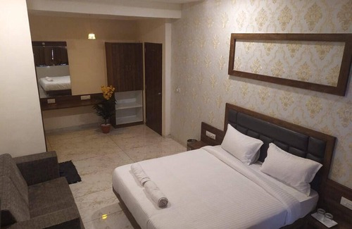 Vallabh Vidhyanagar Hotel | Hotel ∙ 5 guests