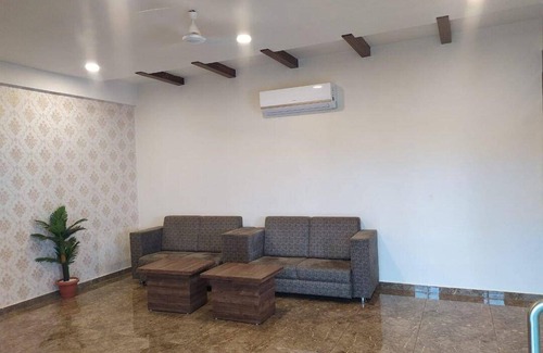 Vallabh Vidhyanagar Hotel | Hotel ∙ 5 guests