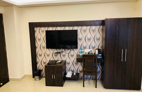 Civil Lines Hotel | Hotel Galaxy