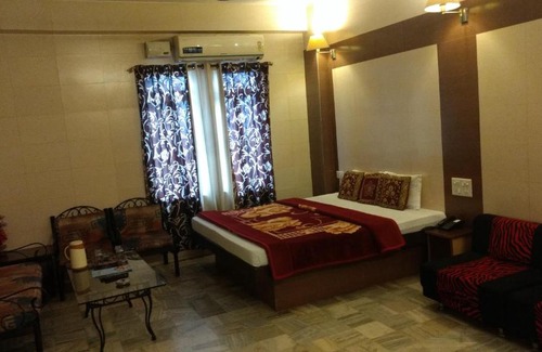 Sindhi Camp Hotel | Hotel Golden Deluxe