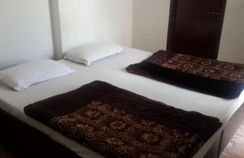 Sindhi Camp Hotel | Hotel Golden Deluxe