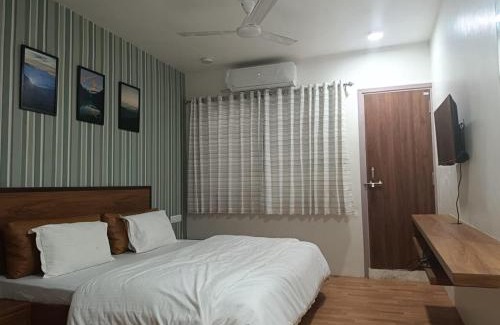 Gandhinagar Hotel | Hotel Green Park - Sector 11