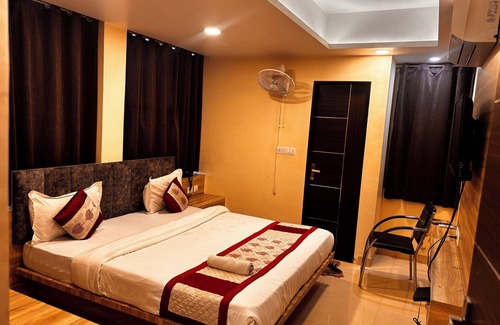 Malviya Nagar Hotel | Hotel Gulabi Nagri