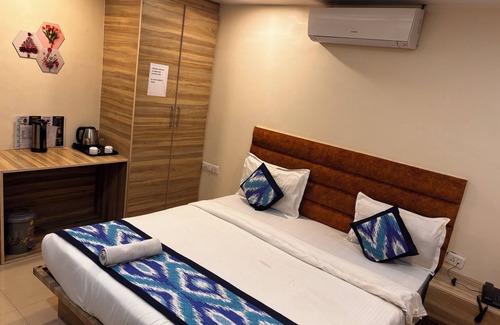 Malviya Nagar Hotel | Hotel Gulabi Nagri