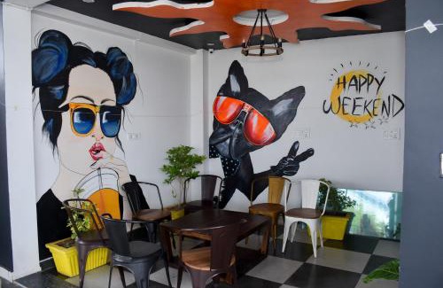 Lake Swaroop Sagar Hostel | Hotel Lake Bridge