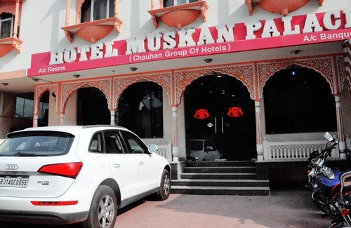 Sindhi Camp Hotel | Hotel Muskan Palace