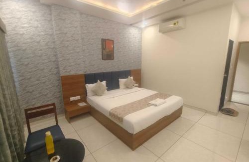 Panch Mahals District Hotel | Hotel O Grand Ekta