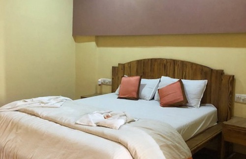 Sarkhej Hotel | Hotel Orange Inn
