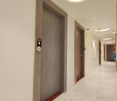 Vadodara Hotel | Hotel R Gold