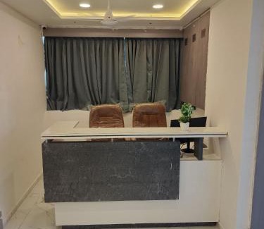 Vadodara Hotel | Hotel R Gold