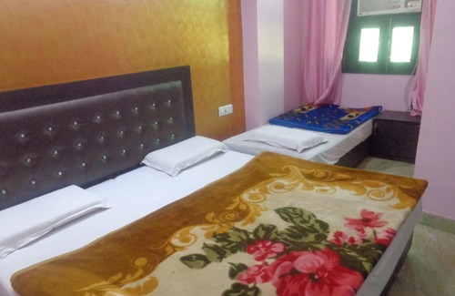 New Delhi Hotel | Hotel Raj International DX