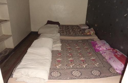 Sindhi Camp Hotel | Hotel Rajhans (Station road)