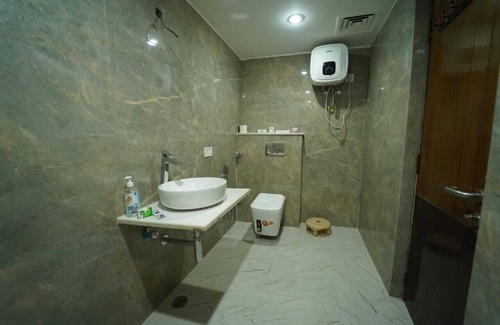 Civil Lines Hotel | Hotel Saket Prayagraj AC Room
