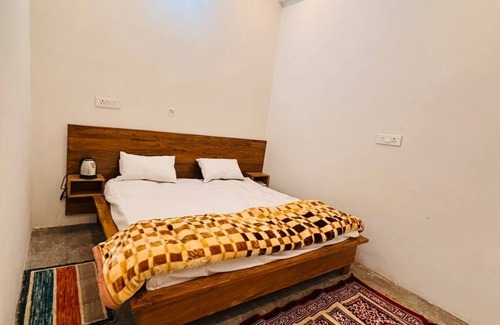 Naini Hotel | Hotel Sangam Village