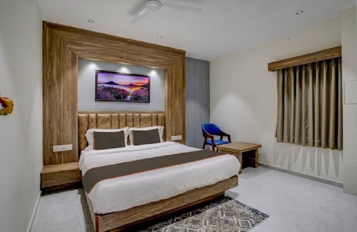 Anand Hotel | Hotel SR Inn