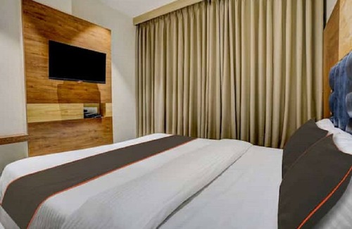 Anand Hotel | Hotel SR Inn