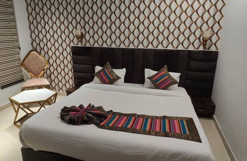 Varanasi Hotel | Hotel The Pinaki stay