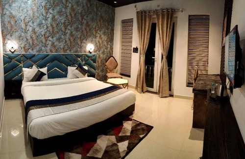 Varanasi Hotel | Hotel The Pinaki stay