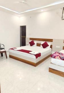 Ayodhya Hotel | Hotel The Ram Krishna Palace Ayodhya Near Dasrath Mahal 500m -Railway Station 800m -Prime Location - Luxury and Spacious Room