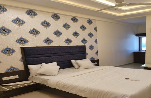 Anand Hotel | Hotel VR Inn