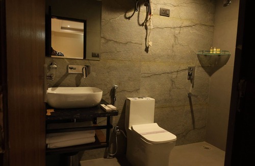 Amer Fort Road Hotel | Jaipur Qila-Boutique Hotel and Roof Cafe