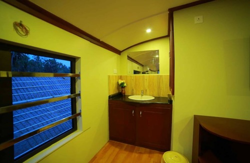 Alappuzha Boat Rental | Kerala Houseboats