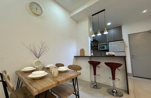Salak South Apartment | KL ,2BR 2Bath Condo ,Razak city ,TV box&Pool