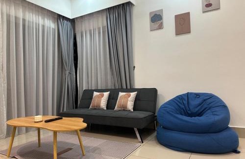 Salak South Apartment | KL City 3BR 3Bath Condo , Razak city ,TV box & Pool
