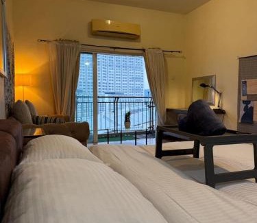 Sri Hartamas Apartment | KL Hartamas Studio, King Bed, Pool, Wifi Smart TV