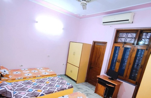 Greater Noida Hostel | Kovo Expo Mart