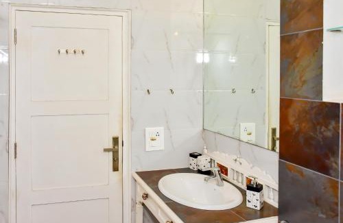 Reis Magos Apartment | La Mer Apartments - 10 mins Drive to Candolim Beach - 20 mins from Panjim