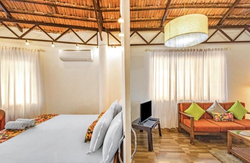 Candolim Apartment | Lavish Studio with a pool, near Candolim Beach
