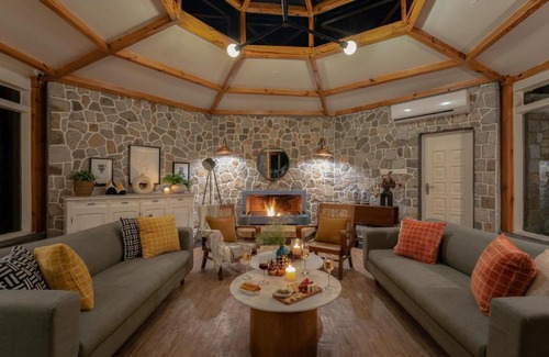 Bullawala Villa | LohonoStays Ivy Cottage