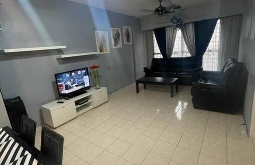 Kuala Lumpur Apartment | Lovely 3-bedroom apartment with free car park