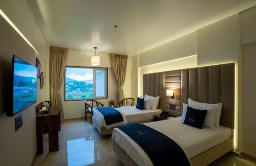 Khalapur Hotel | Mastiff Grand The Sia Palace Suites & Banquets, Khopoli (Nr. Imagica)