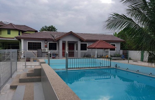 Merbau Sempak House | Mri Homestay Sg Buloh - Hs1b - One Bedroom Homestay
