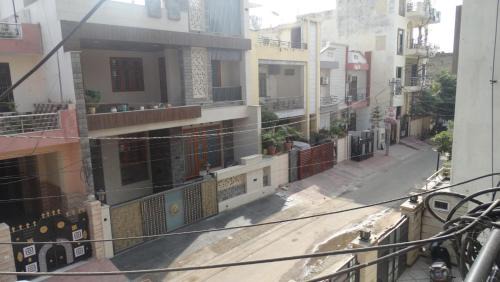 Tonk Road Hostel | Om Trance Homestay