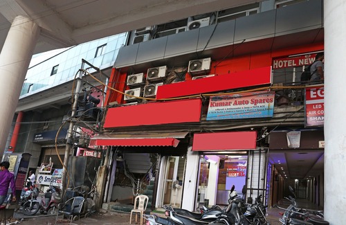 Alambagh Hotel | OYO 19192 Hotel New Metro