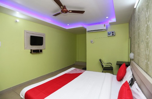 Alambagh Hotel | OYO 19192 Hotel New Metro