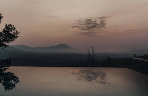 Kadadhe Condo | Petite Paradise Carat 2 By Ebony Stays – Chic 2BHK Luxury Villa in Lonavala