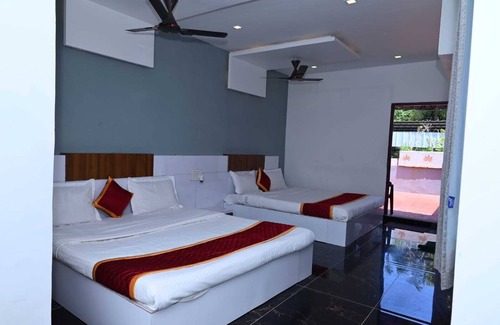 White Town Hotel | Prakash Residence