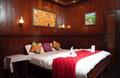 Alappuzha Boat Rental | Premium Luxury Houseboat