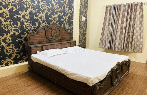 Varanasi Resort | Private room ∙ 3 guests