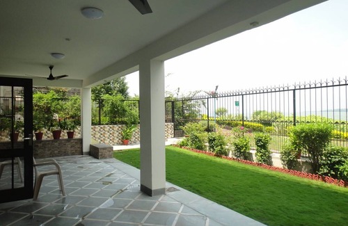 Bhopal Resort | Private room ∙ 3 guests